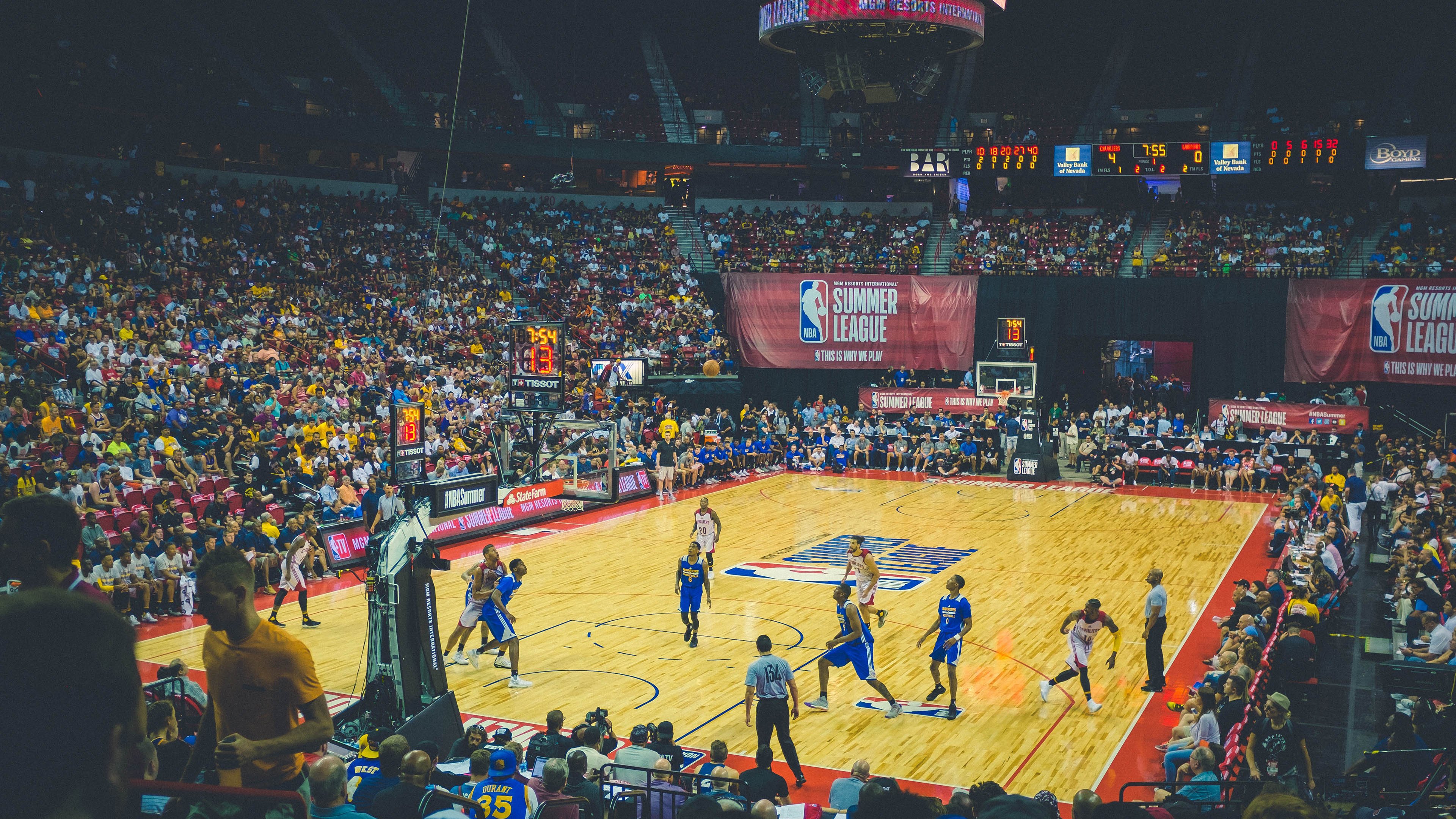 九游电竞-内线巨兽：善于攻防的篮下霸主表现集锦，内线进攻